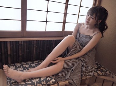 av界第一美腿《绝对领域桥本有菜》让你一不小心就会陷入制服女子性感领域